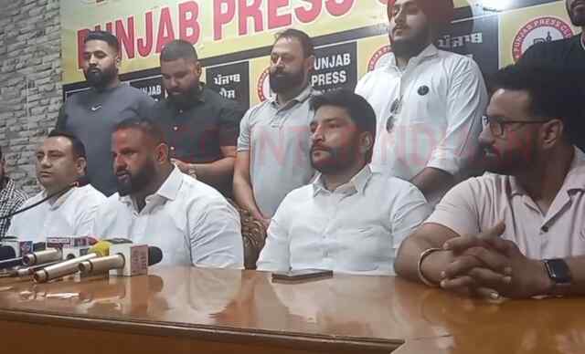 Jalandhar: AAP पार्टी द्वारा तस्कर और गैंगस्टर कहने पर सूरज लाहौरियां और बॉबी जोशी का आया बयान, देखें वीडियो