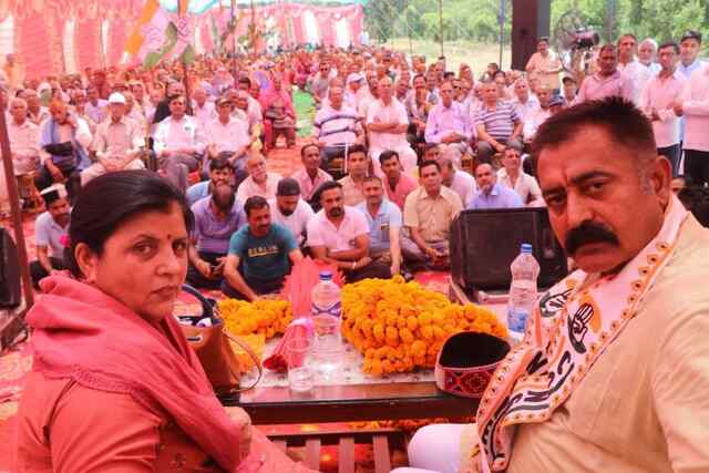 रेल और खेल मेंं अनुराग ठाकुर हुए पूरी तरह से फेल, अब रायजादा की बारी: कमलेश ठाकुर