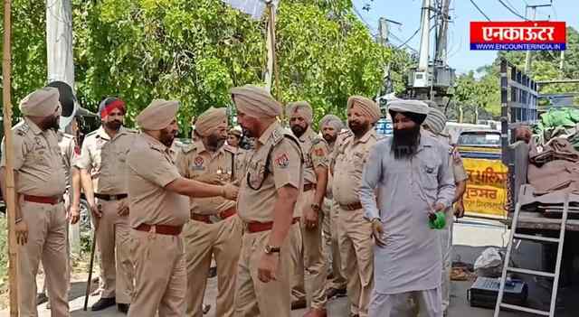 Punjab: किसानों ने BJP उम्मीदवार Taranjit Singh संधू के घर का किया घेराव, देखें वीडियो