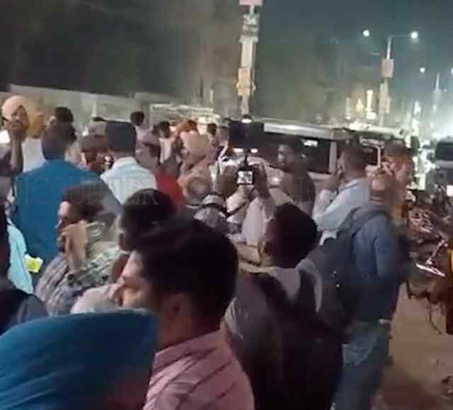 Punjab: इस इलाके से भारी मात्रा में पुलिस ने पकड़ी शराब की पेटियां, भारी हंगामा, देखें Video