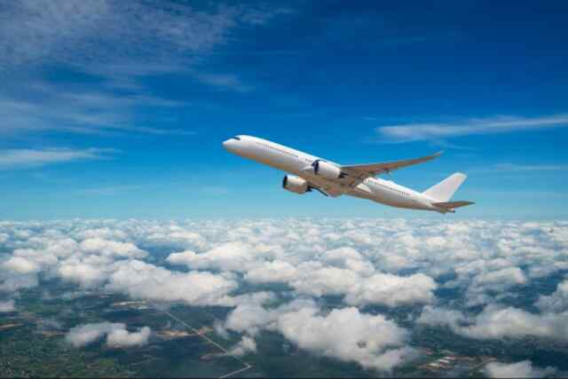 Flight में Bomb की सूचना मिलने से मचा हड़कंप