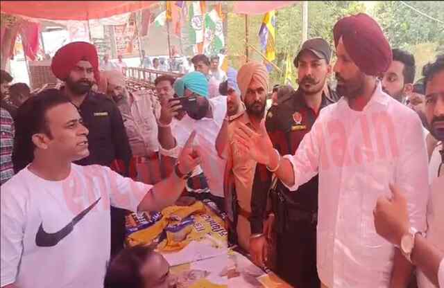 Punjab: Polling Booth पर Congress और AAP कार्यकर्ताओं में हुंगामा, हुई मारपीट, देखें वीडियो