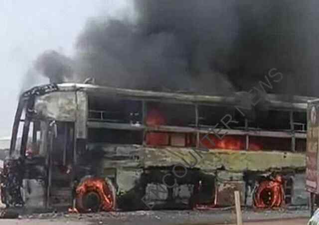 यात्रियों से भरी AC Bus में लगी आग,  मची अफरा तफरी