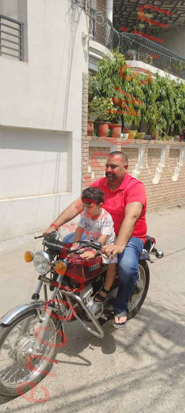 Jalandhar : चुनाव खत्म होने पर बेटे के साथ बाइक पर मस्ती करते दिखे सुशील रिंकू