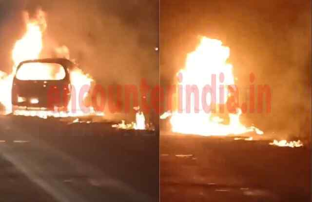 चलती कार में लगी आग, महिला समेत जिंदा जले 4 लोग, देखें वीडियो 