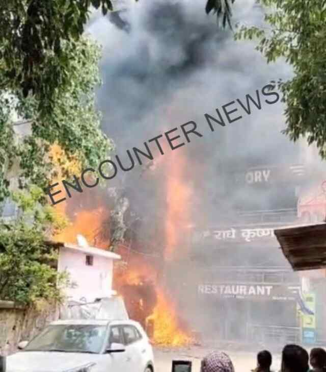 स्पोर्ट्स सेंटर और Hotel में लगी भीषण आग, करोड़ों का नुकसान