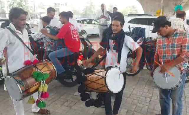 Punjab: रवनीत बिट्टू को झटका, Raja Warring को 22 हजार लीड मिलने पर जश्न का माहौल