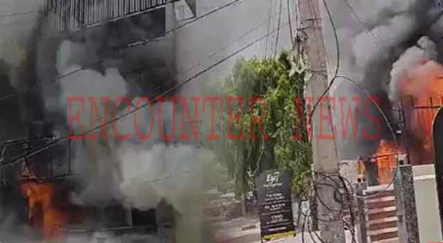 Lajpat Nagar में Eye7 Hospital में लगी भीषण आग, देखें वीडियो