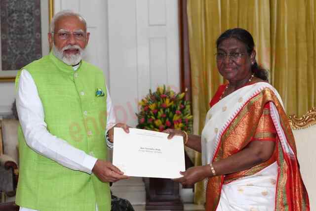 Prime Minister पद से नरेंद्र मोदी ने राष्ट्रपति को दिया इस्तीफा