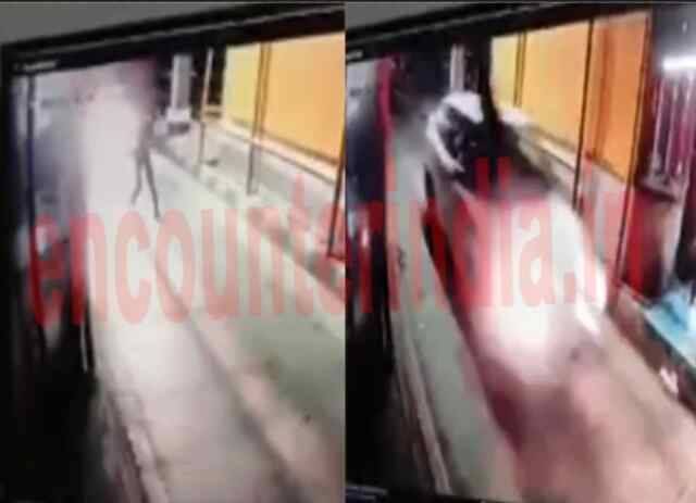 टोल से बचने के लिए कार चालक ने टोलकर्मी को रौंदा, देखें CCTV टोल से बचने के लिए कार चालक ने टोलकर्मी को रौंदा, देखें CCTV