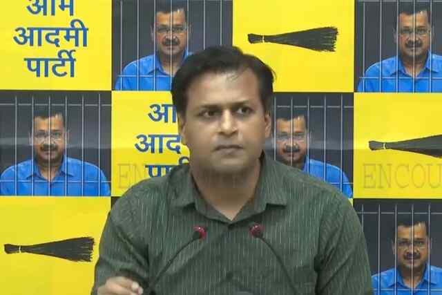 NEET Exam में हुई गड़बड़ियों को लेकर आप पार्टी ने BJP और NDA की सरकार का किया घेराव, देखें वीडियो