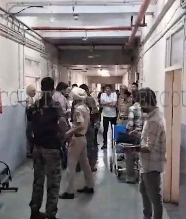 Jalandhar: भोगपुर में मुठभेड़ दौरान घायल गैंगस्टर मक्खन गुरु नानक अस्पताल में भर्ती, देखे Video