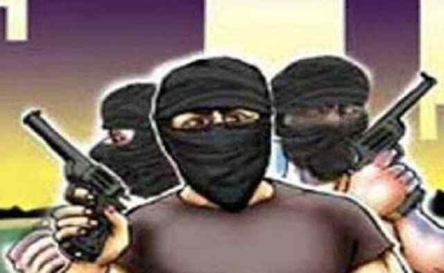 Gun Point पर गोल्ड लोन ब्रांच में लूट, मचा हड़कंप