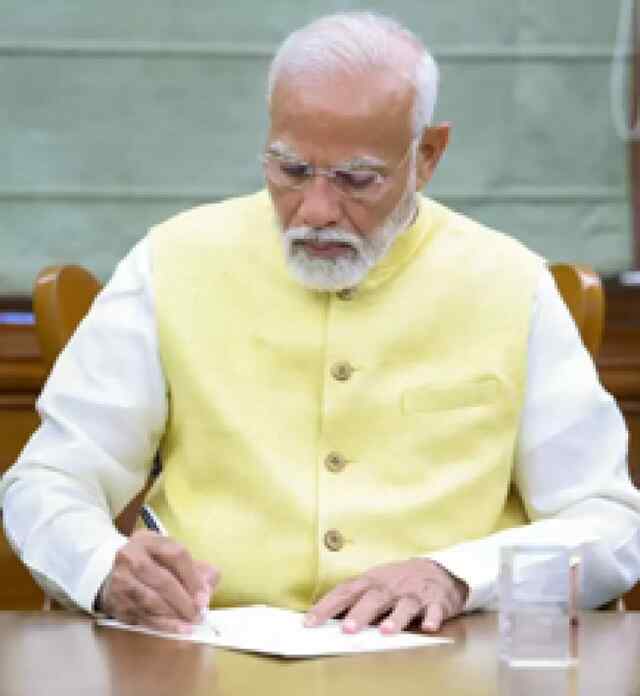 शपथ ग्रहण के अगले दिन ही एक्शन में आए PM Modi, किसानों को दिया बड़ा तोहफा