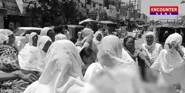 Punjab: सड़क पर शव रखकर परिवार ने प्रशासन के खिलाफ किया प्रदर्शन, देखें Video