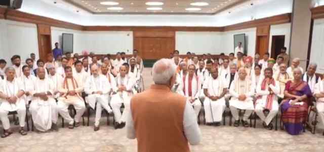 MODI Government 3.0 की पहली कैबिनेट बैठक शुरू, थोड़ी देर में हो सकता है मंत्रालयों का बंटबारा, देखें वीडियो