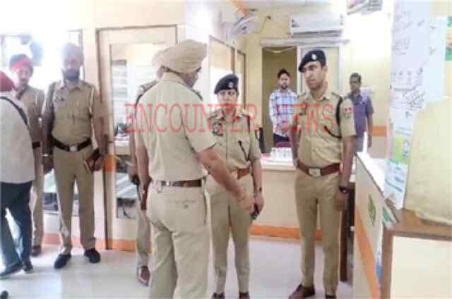 Punjab and Sindh Bank में कर्मियों को बधंक बनाकर लाखों रुपए लूटकर लुटेरे फरार