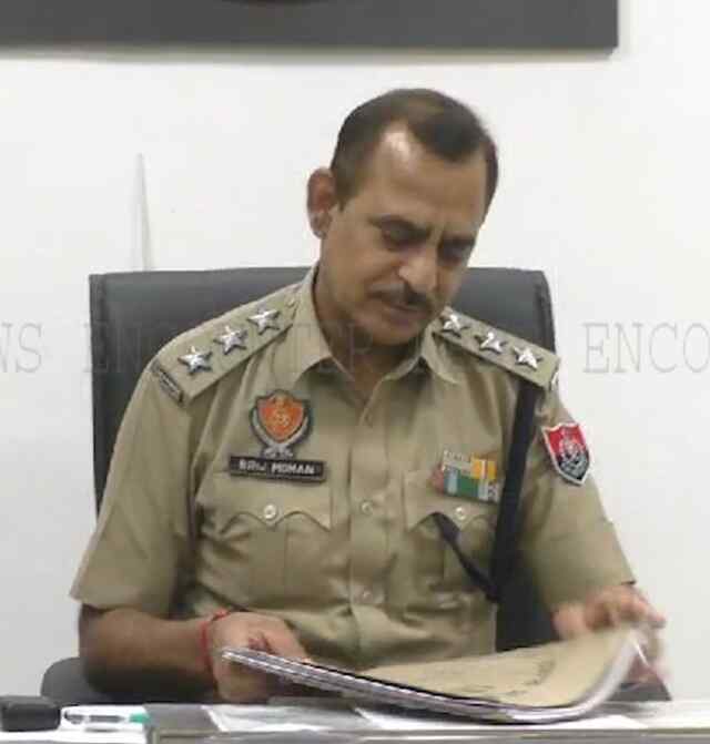 Punjab: DGP के निर्देश के बाद लोगों की समस्याएं सुनते नजर आए ACP, देखें Video