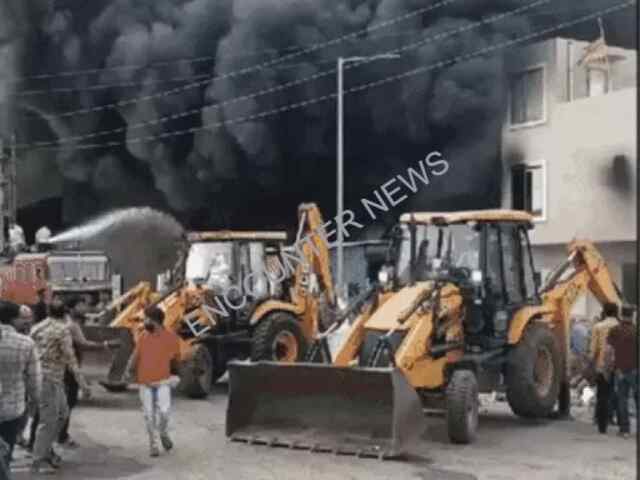 पूर्व MLA की Factory में लगी भीषण आग, मौके पर पहुंची फायर बिग्रेड की टीमें
