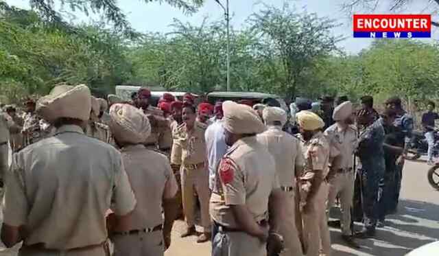 Punjab: अचानक पुलिस ने की घरों की चैकिंग, इलाके में मचा हड़कंप, देखें वीडियो