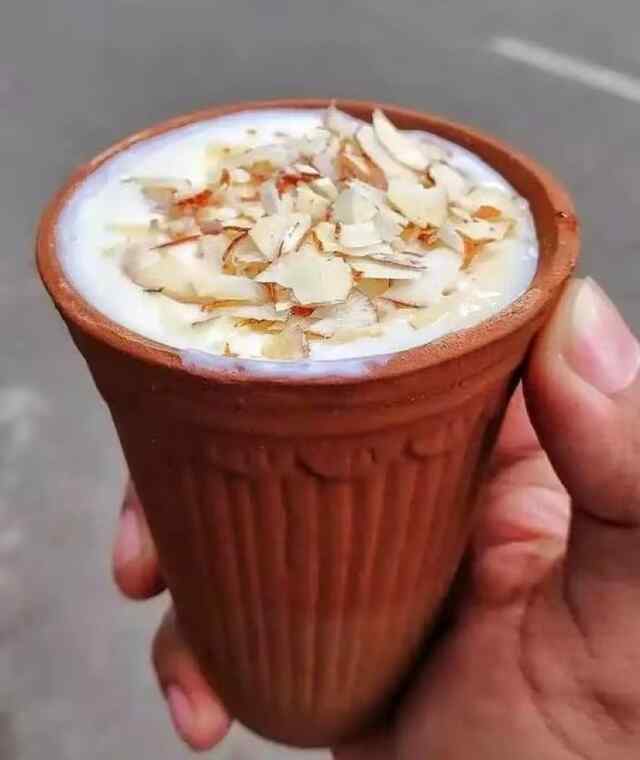 Kulhad Pizza से नहीं कुल्हड़ Lassi से होगा Mood Cool, आप भी बनाना सीखें