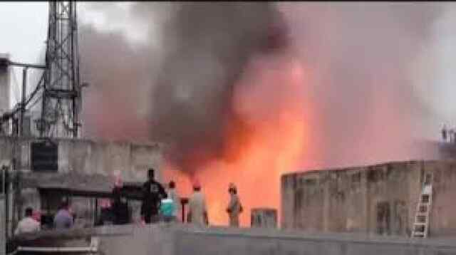 इस इलाके में लगी भीषण आग, मौके पर पहुंची दमकल की 30 गाड़ियां