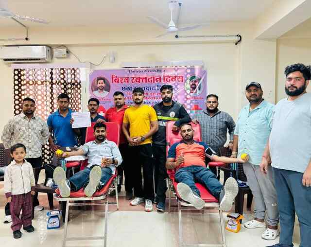 हेल्पिंग हेंड्स संस्था ने विश्व रक्तदान दिवस पर थानाकलां अस्पताल में लगाया छठा रक्तदान शिविर