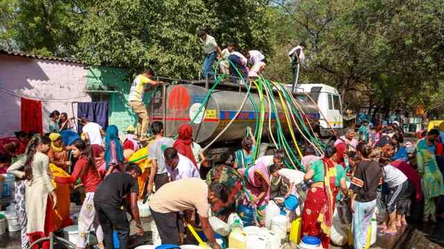 जल संकट के बीच AAP ने केंद्र से मांगी मदद