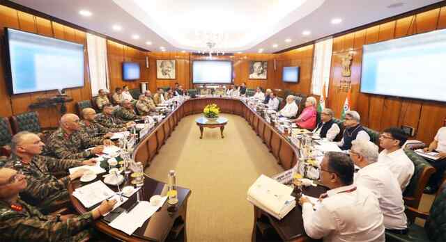 आतंकियों की अब खैर नहींः गृह मंत्री ने Army के साथ की High level meeting