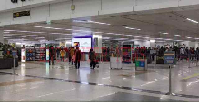 बिजली गुल होने पर अंधेरे में डूबा Airport, काम ठप, फ्लाइट भी हुईं लेट