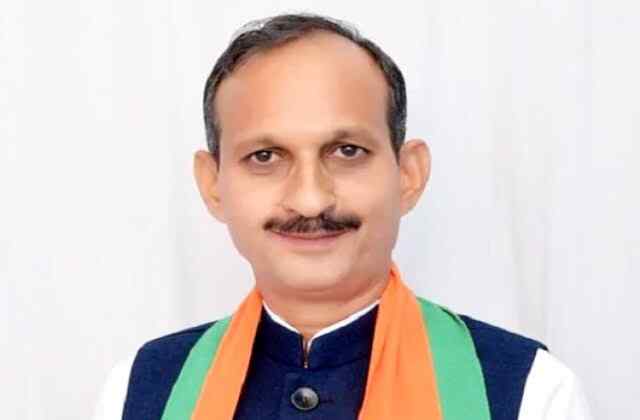 भीषण लू को देखते हुए जिला के सभी शिक्षण संस्थानों को बंद करने की मांग