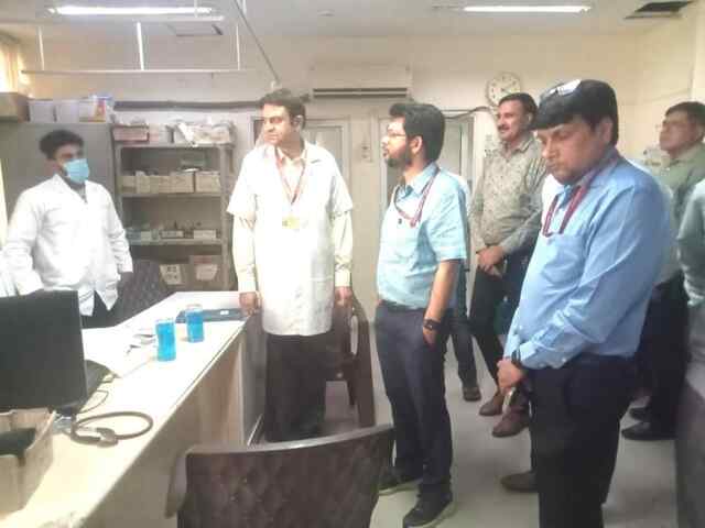 श्रम एवं रोजगार मंत्रालय के संयुक्त सचिव ने  किया काठा अस्पताल का  निरीक्षण