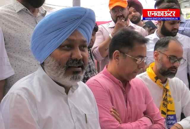 Jalandhar: नामाकंन भरने के बाद Mohinder Bhagat और कैबिनेट मंत्री का आया बयान, चन्नी के जवाब का किया पलटवार, देखें वीडियो