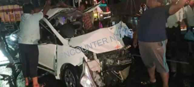 कार और ट्रेलर में हुई भीषण टक्कर, दंपती सहित 4 की मौत