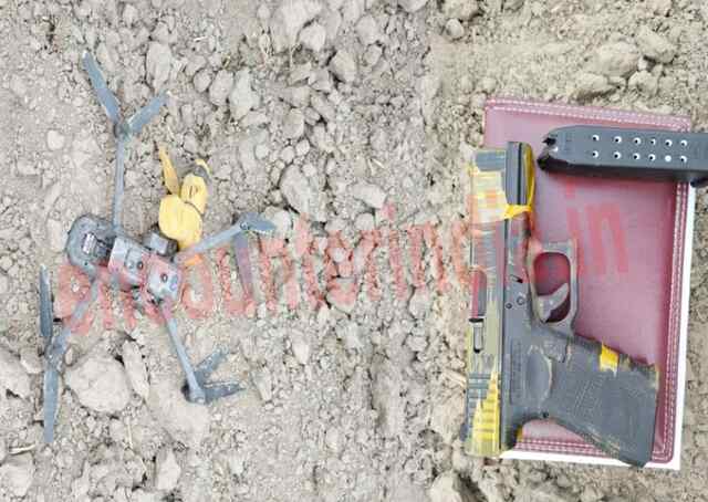 Punjab: BSF जवानों ने Pakistan से भेजा ड्रोन और पिस्टल की बरामद
