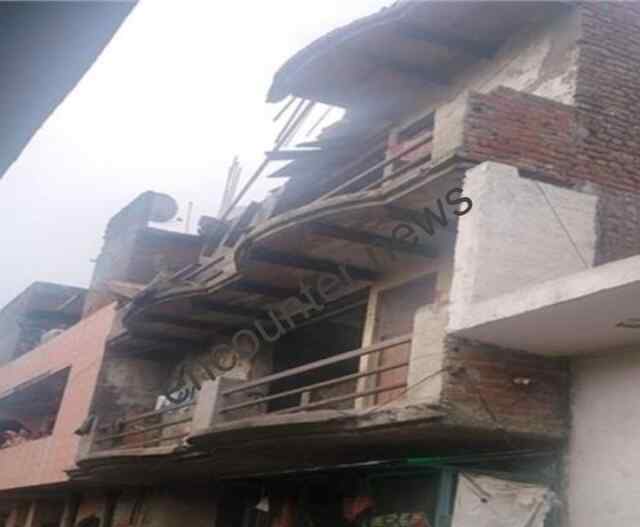 2 मंजिला मकान का गिरा छज्जा, गर्भवती महिला समेत 4 घायल