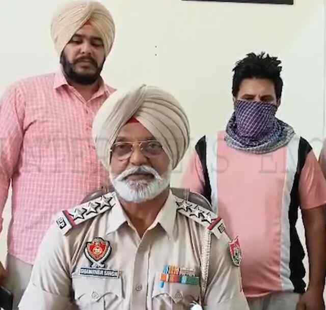पंजाब : बॉर्डर ईलाके से नशीले पदार्थ सहित तस्कर गिरफ्तार, देखे वीडियो   