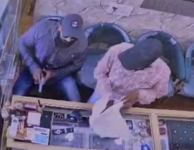 Punjab: Jeweller की दुकान में पिस्तौल दिखाकर डकैती, देखें Video