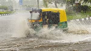 मौसम विभाग ने दी Heavy Rain की चेतावनी, चलेंगी तेज हवाएं