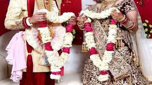 Punjab : दुल्हन को जयमाला डालते ही दूल्हे की मौ’त,देखें वीडियो