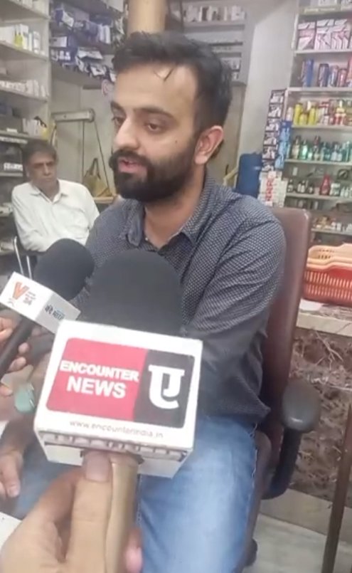Jalandhar: दिन दहाड़े Imperial Medical Hall में तेजधार हथियार के बल पर हुई लूट, देखें Live