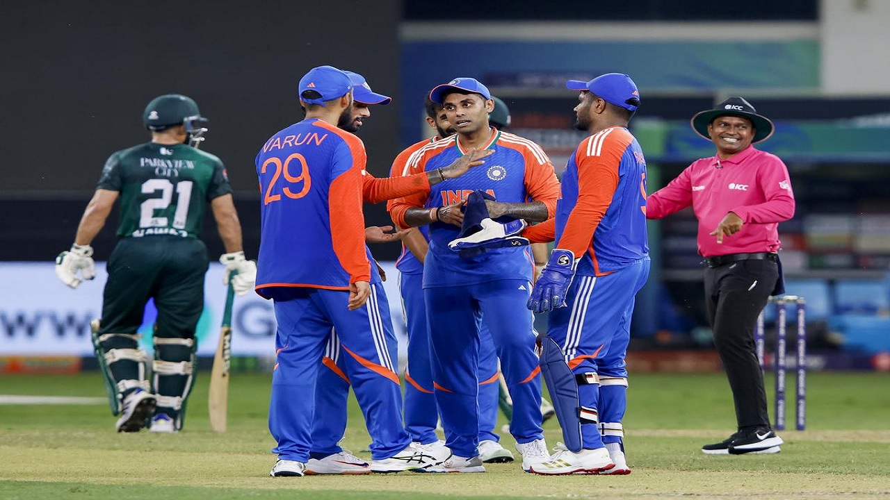 Asia Cup Final 2025: भारत ने Toss जीतकर ली गेंदबाजी, पहले Batting करेगा पाकिस्तान