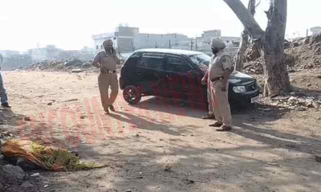 Punjab News: गंदे नाले के पास बने क्वार्टरों से शव बरामद, देखें वीडियो Punjab News: गंदे नाले के पास बने क्वार्टरों से शव बरामद, देखें वीडियो