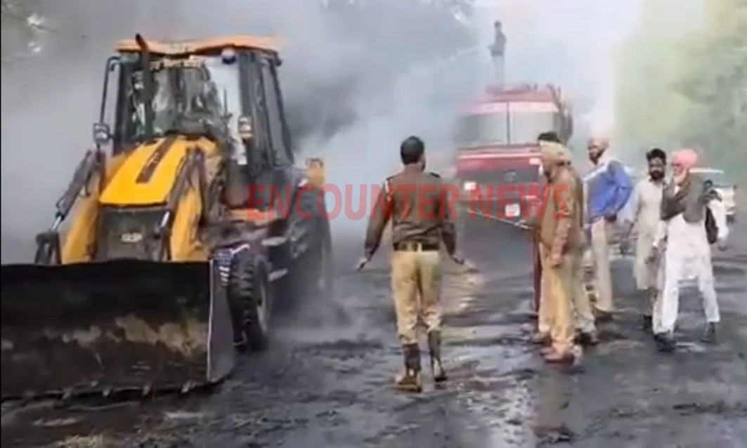 Punjab News: पराली से भरी ट्राली को लगी भीषण आग, जलकर हुई राख