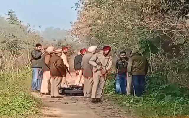 Punjab News: पुलिस और गैंगस्टर में चली गोलियां, हथियार सहित आरोपी काबू, देखें वीडियो