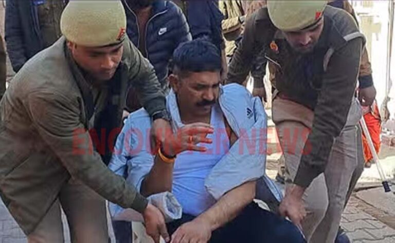 जेलर पर अज्ञात व्यक्तियों ने तेजधार हथियारों से किया जानलेवा हमला, घायल