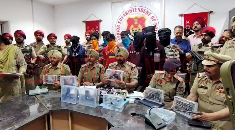 Jalandhar News: भारी मात्रा में हथियारों सहित 9 आरोपी गिरफ्तार, विदेश से जुड़े तार, देखें वीडियो