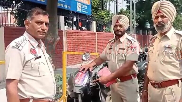 Jalandhar News: College के बाहर खड़े वाहनों के ट्रैफिक Police ने काटे चालान, देखें वीडियो