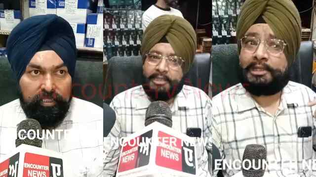 Jalandhar News: GST विभाग के अधिकारी को दुकानदार ने बनाया बंधक, हुआ भारी हंगामा, देखें Live