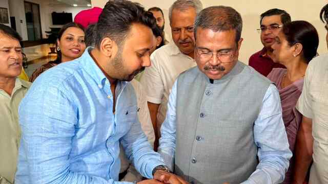 BJYM चंडीगढ़ प्रदेश अध्यक्ष अभय झा ने केंद्रीय शिक्षा मंत्री धर्मेंद्र प्रधान को सौंपा पत्र